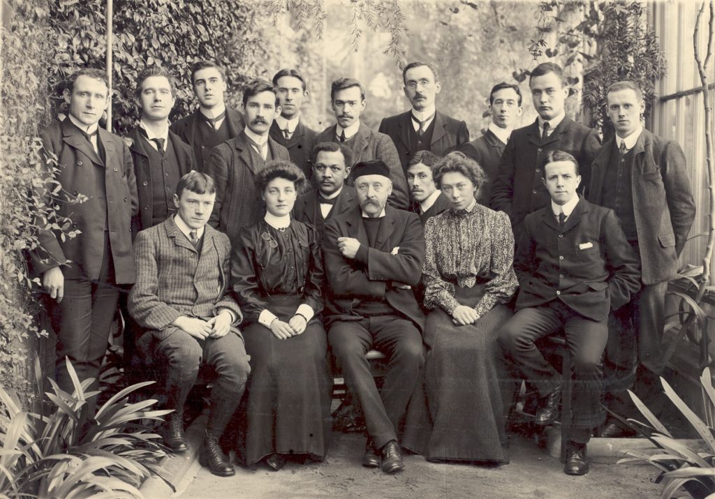 Black and white photograph of a group of University of Edinburgh Botany students and teachers with Isaac Bayley Balfour