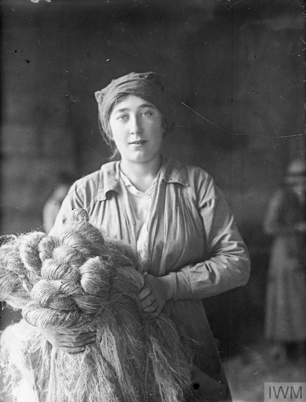 A college girl with flax ready for spinning on a farm in Yeovil, Somerset (c.1915-1918)
Photographer: Horace Nicholls. © Imperial War Museums (Q 30907)